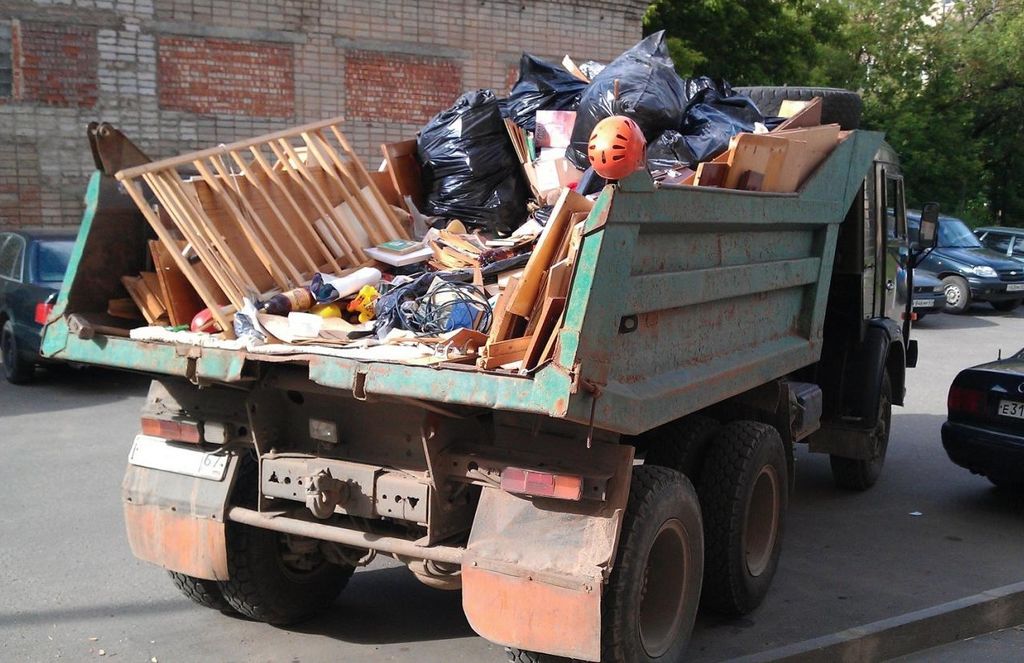 Вывоз мусора из магазина в Челябинске от ПроМусор: услуги, цена от 1805 руб., утилизация отходов