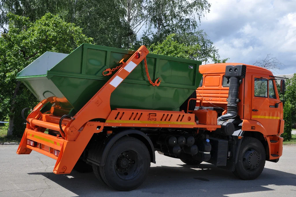Заказ бункеровоза для вывоза мусора и отходов в Челябинске в октябре