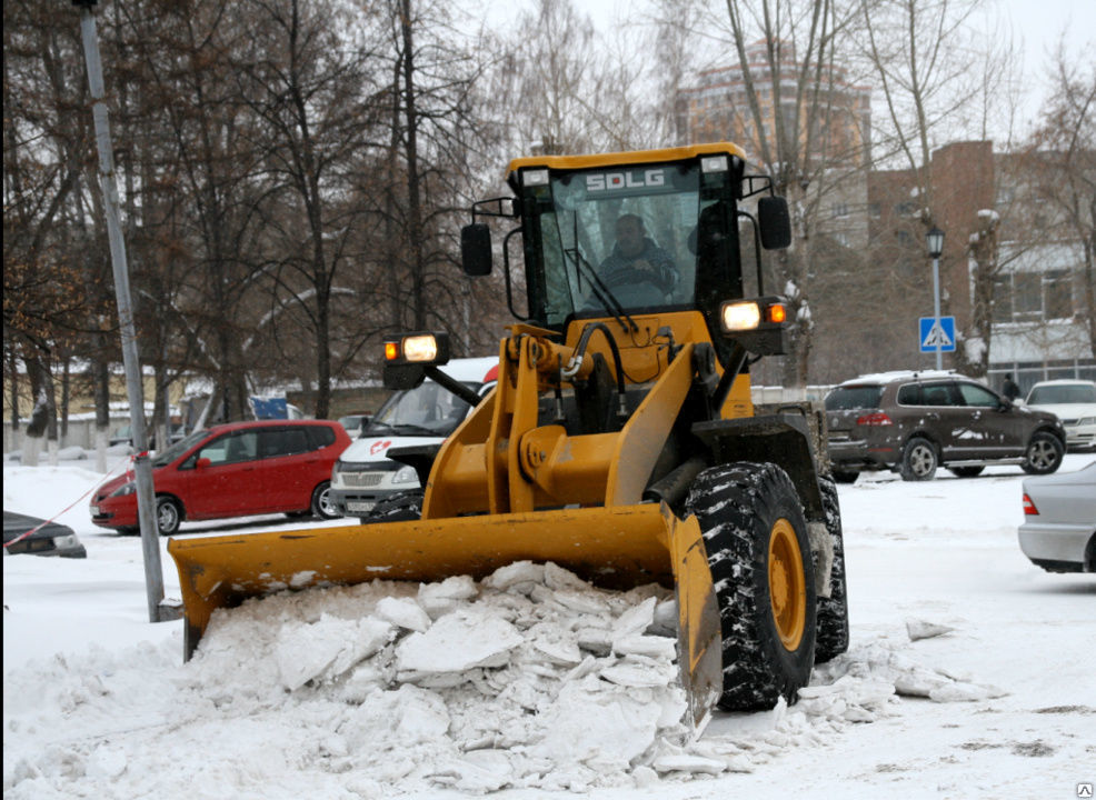 Аренда трактора для уборки снега в Челябинске от ПроМусор – цена от 1031 руб., быстро и недорого