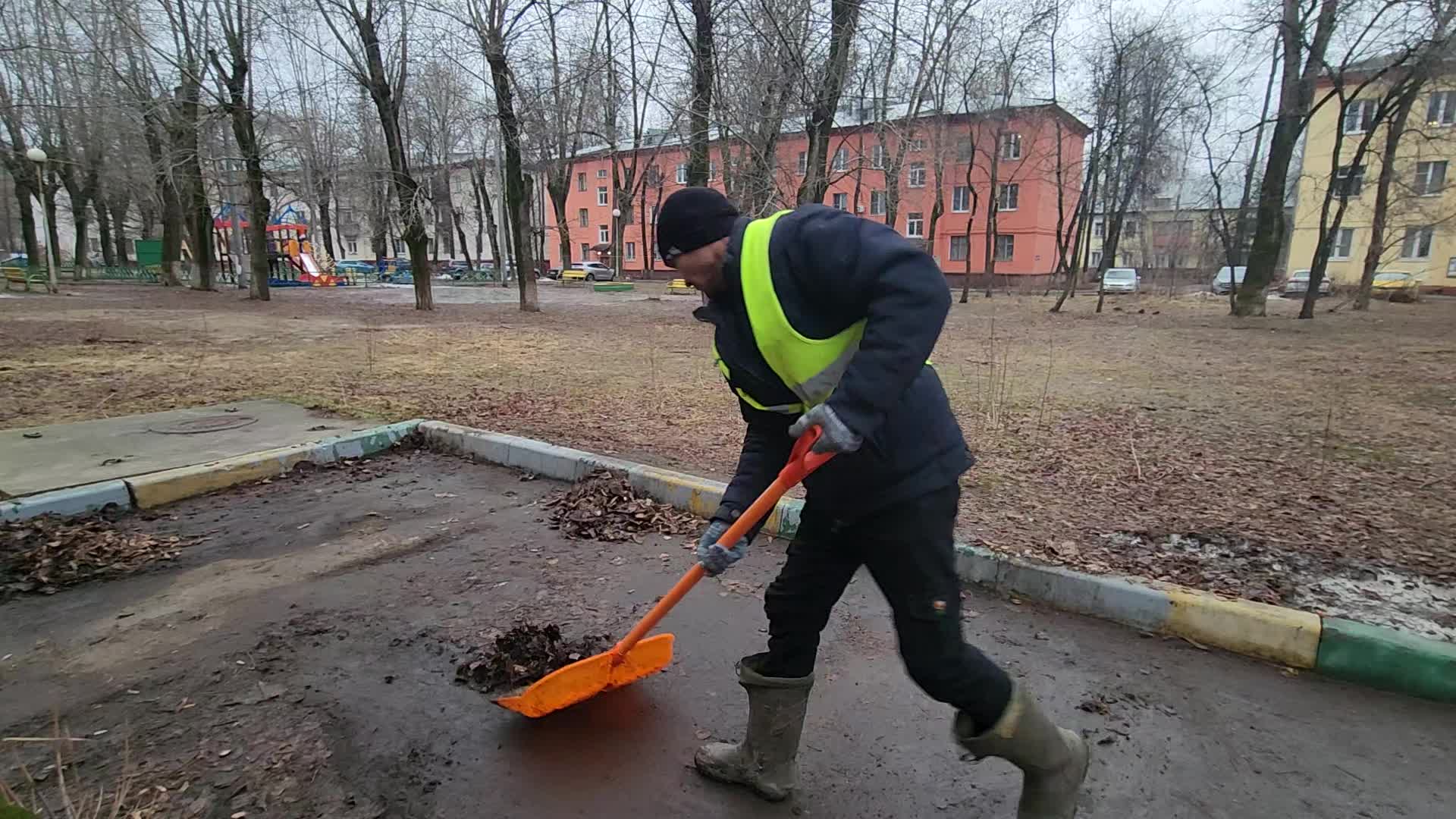 Уборка территорий в Челябинске в октябре