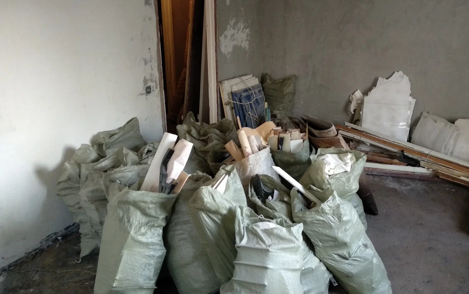 Уборка строительного мусора с вывозом и утилизацией в Челябинске в октябре